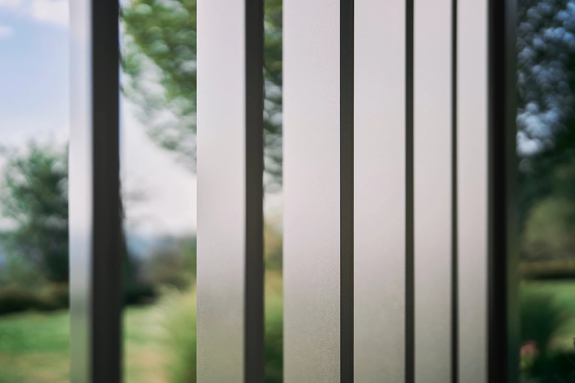Paroi latérale à lamelles pour pergola 3m gris